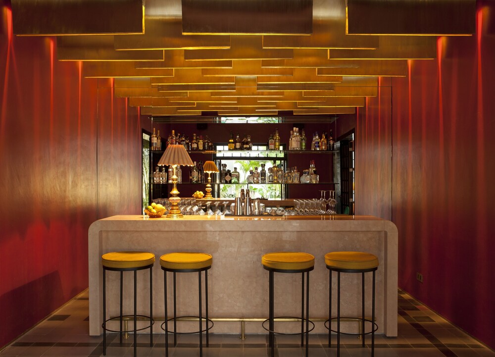 Hotel Bar