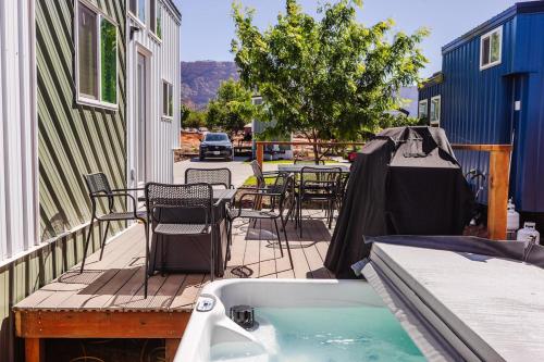 Aspen Grove private hotub in Apple Valley, United States