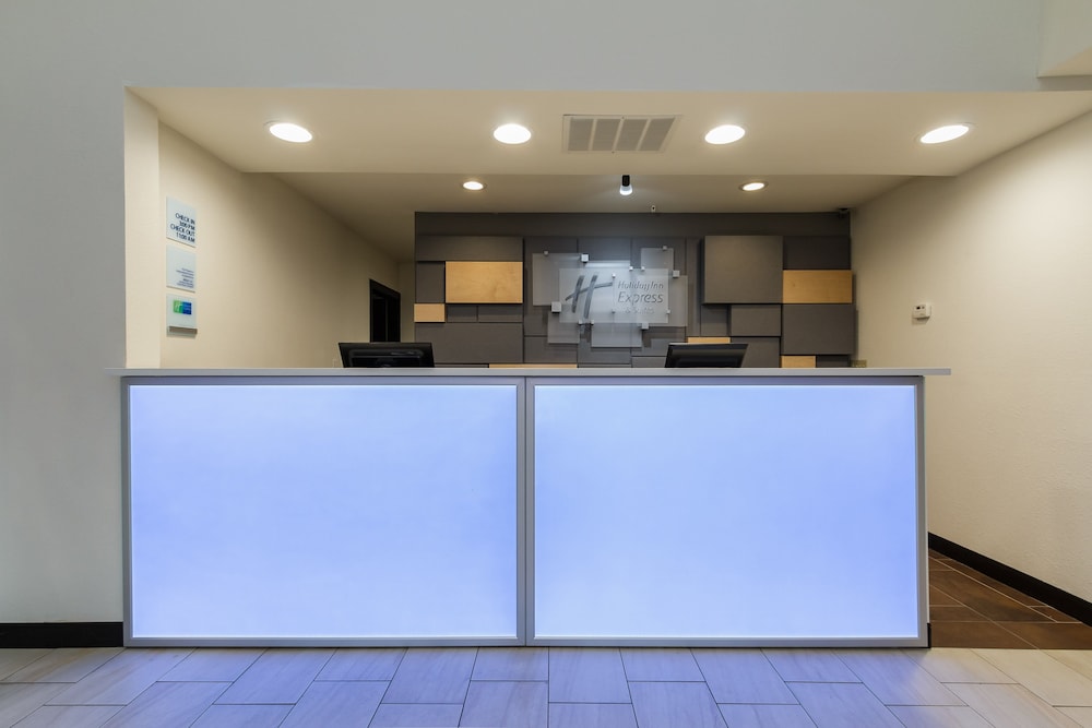 Holiday Inn Express Hotel & Suites South Bend by IHG - photo 95