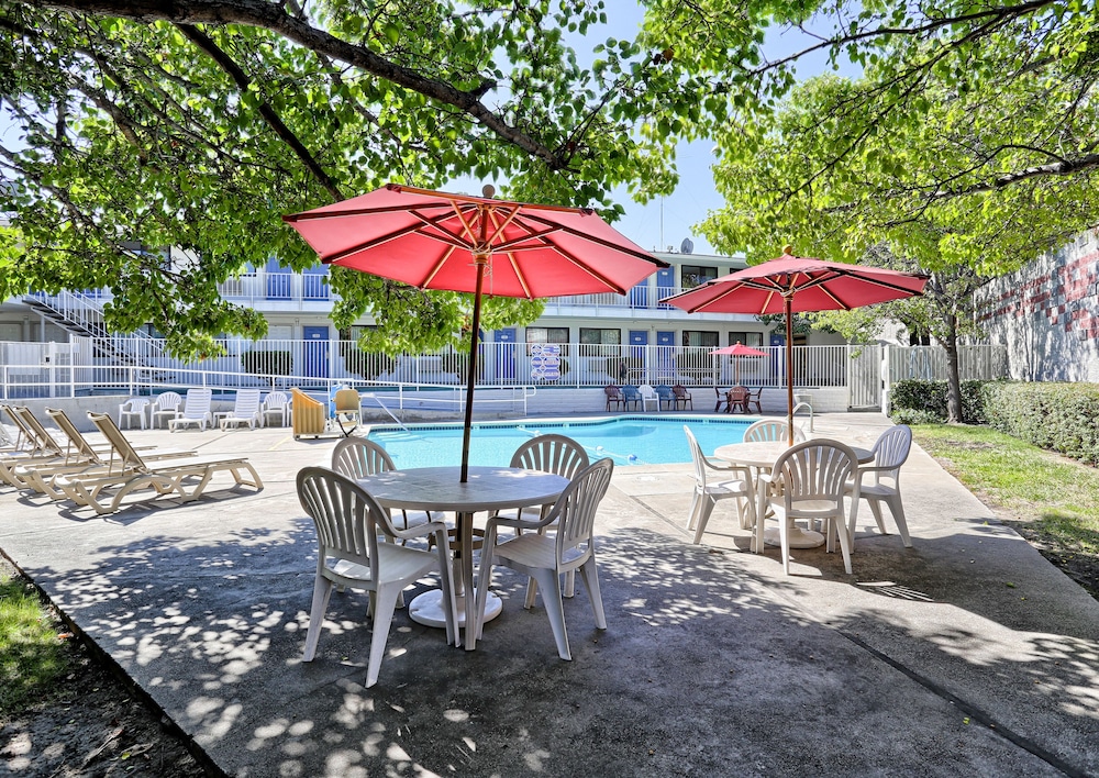 Super 8 by Wyndham Walnut Creek - photo 18