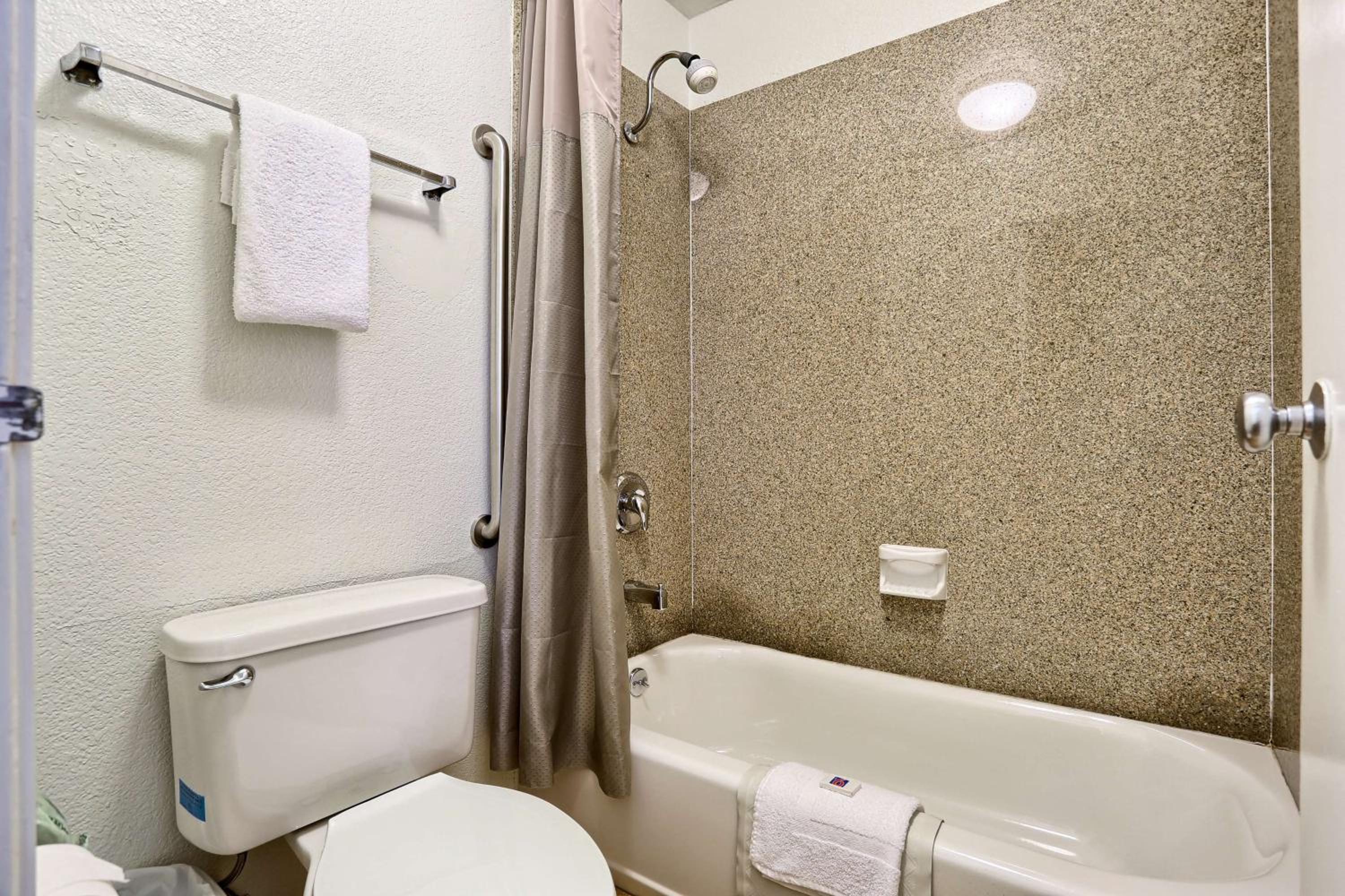 Cathedral Hill Hotel - photo 22