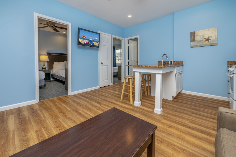 Commander Beach House Hotel - photo 25