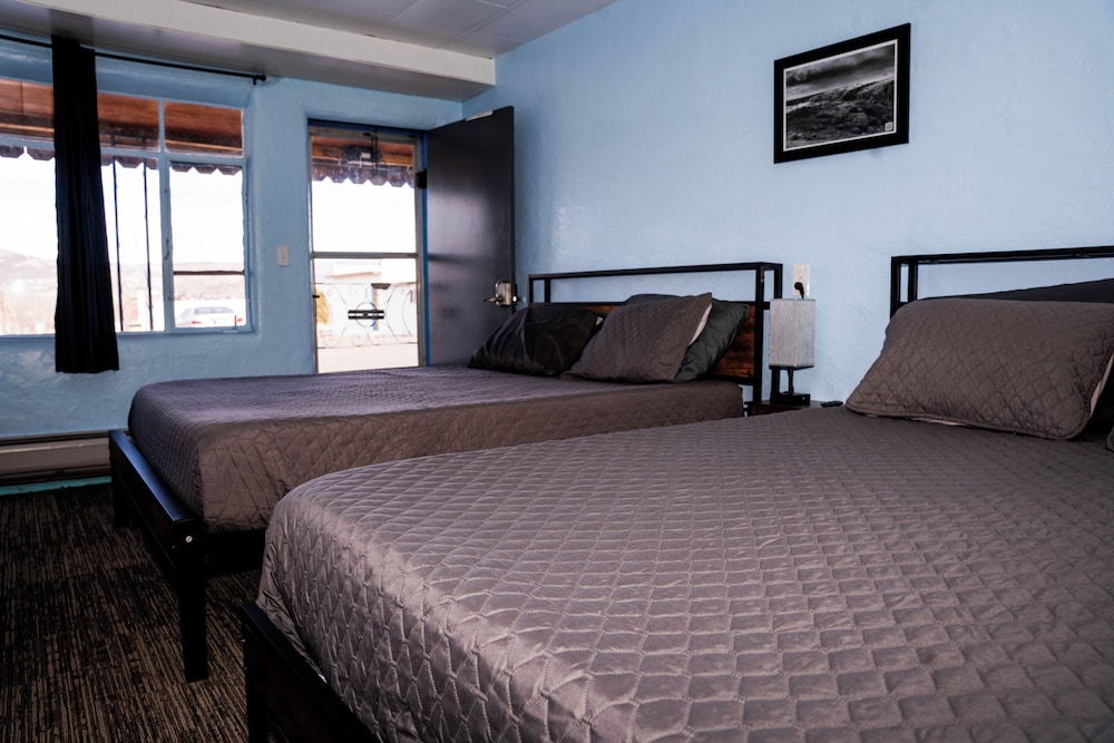 Maverick Motel and Glamp Ground in Raton, United States