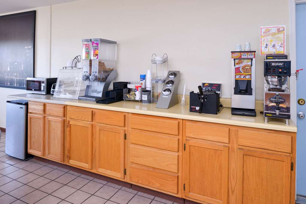 Americas Best Value Inn Sullivan - photo 20