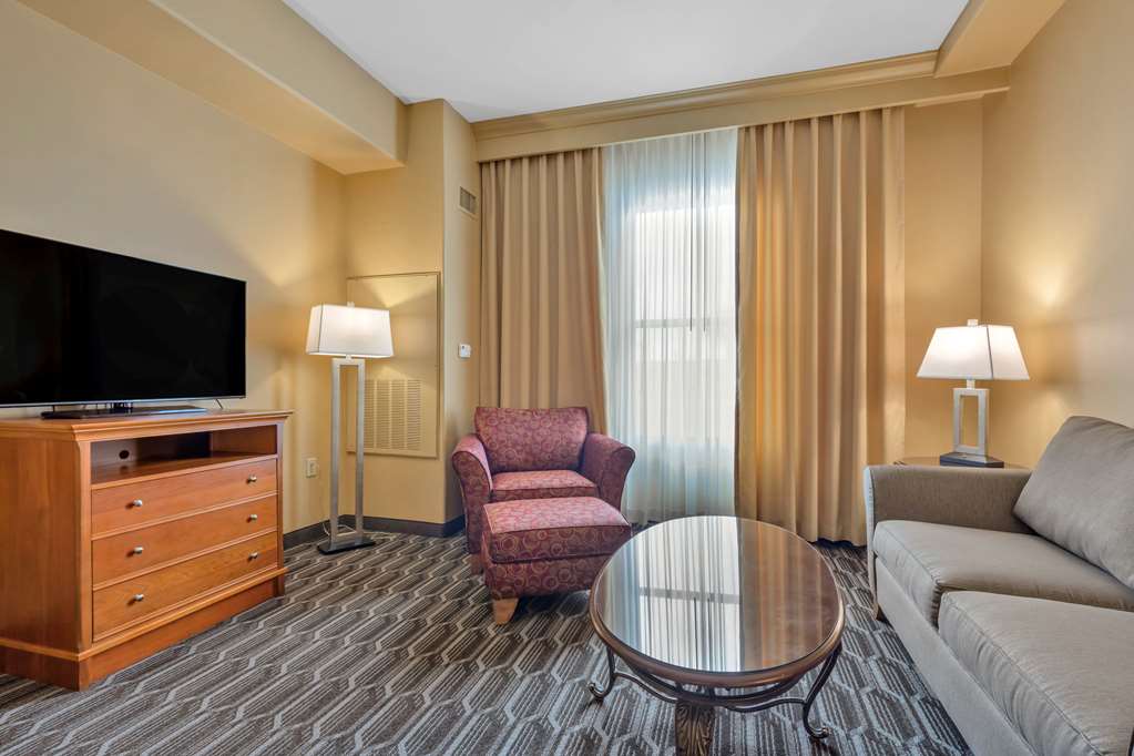 Best Western Plus Swiss Chalet Hotel & Suites - photo 27