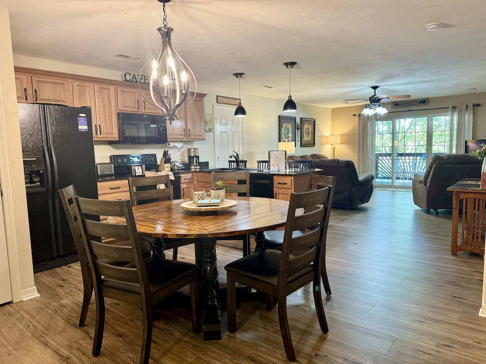 Condo A 2 at Vickery Resort — hotel in Hollister