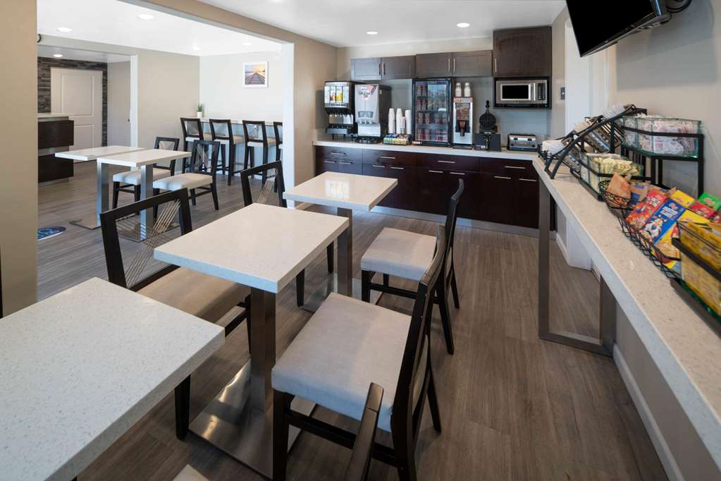 Days Inn by Wyndham Galt Elk Grove South - photo 23