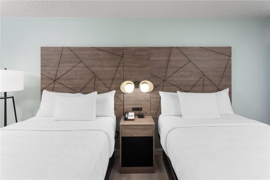 Wingate by Wyndham Sheboygan - photo 12