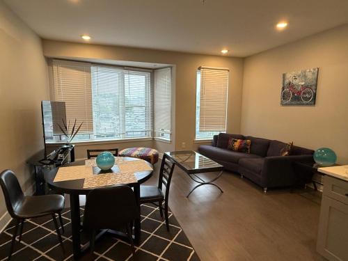 Modern 2BR 2BA Apartment with rooftop in Brewerytown — 4-Star Luxury Hotel in Philadelphia, United States