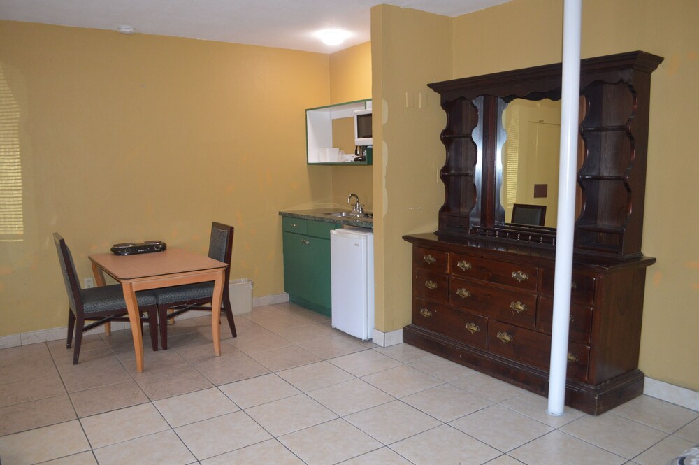Tarpon Inn - photo 22