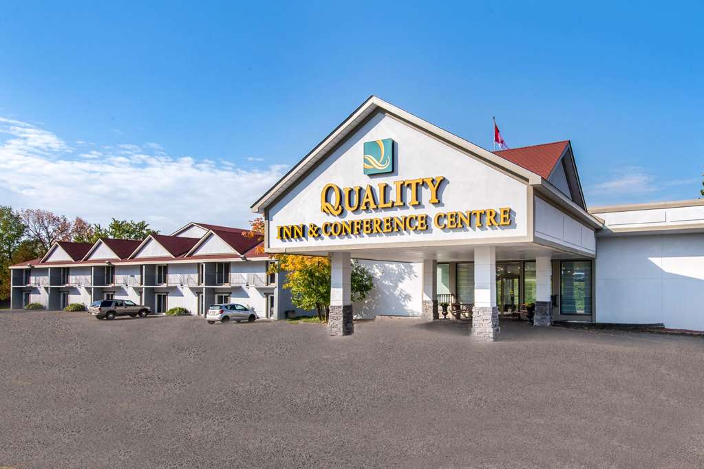 Quality Inn & Conference Centre - carbon neutral hotel in Orillia