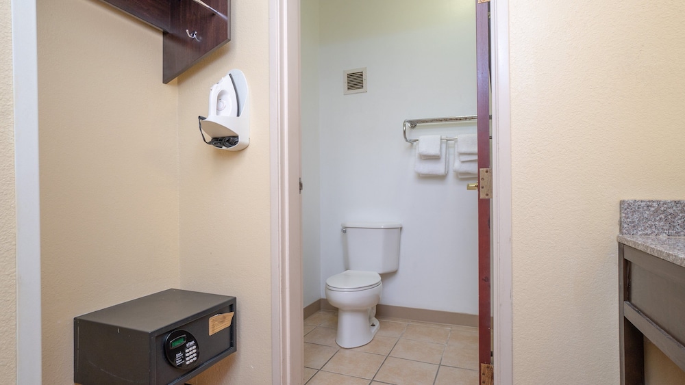 Red Roof Inn & Suites Indianapolis Airport - photo 35