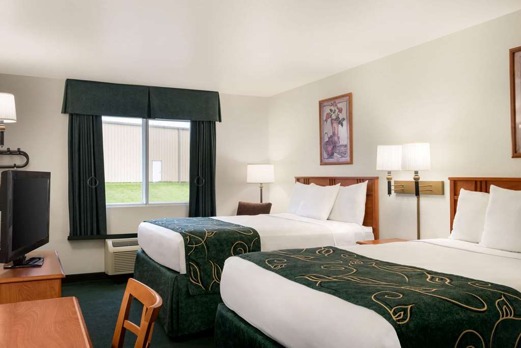 Travelodge by Wyndham Clinton Valley West Court - photo 12