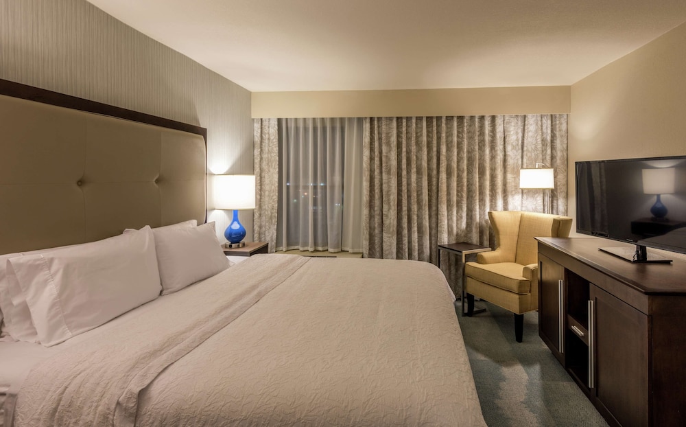 Hampton Inn & Suites Jackson Coliseum - photo 16