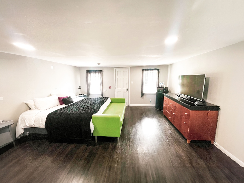 Penn Lodge Hotel & Suites - photo 4