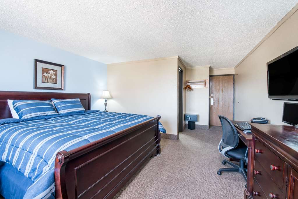 Super 8 by Wyndham Bismarck - photo 12