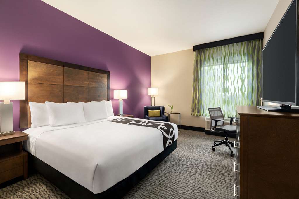 La Quinta Inn & Suites by Wyndham Burlington - photo 19