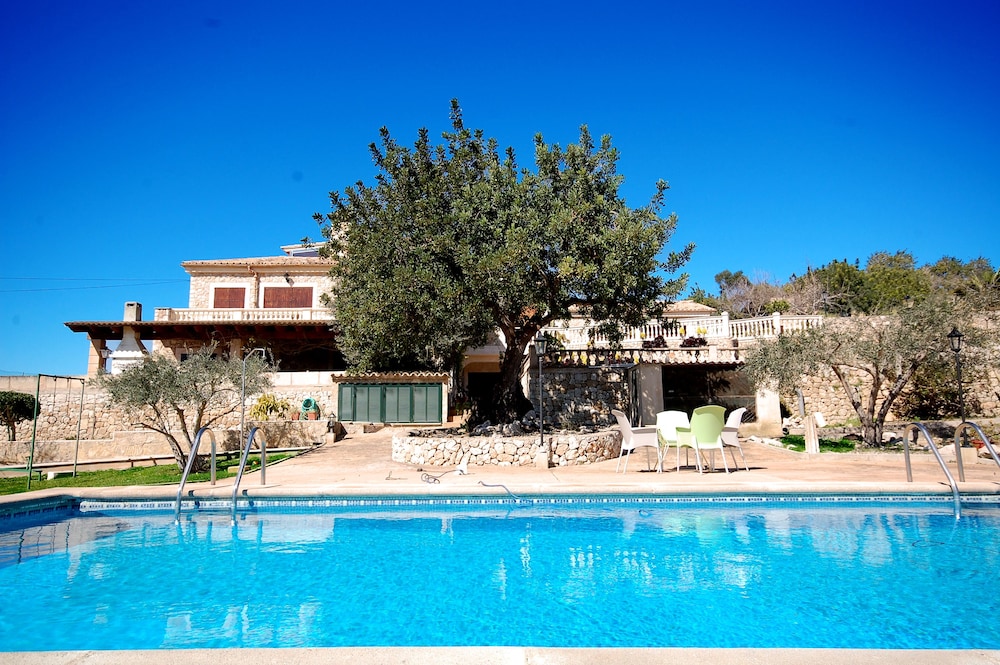 Finca Es Putxet d'en Roure VIP — 4-Star Luxury Hotel in Inca, Spain