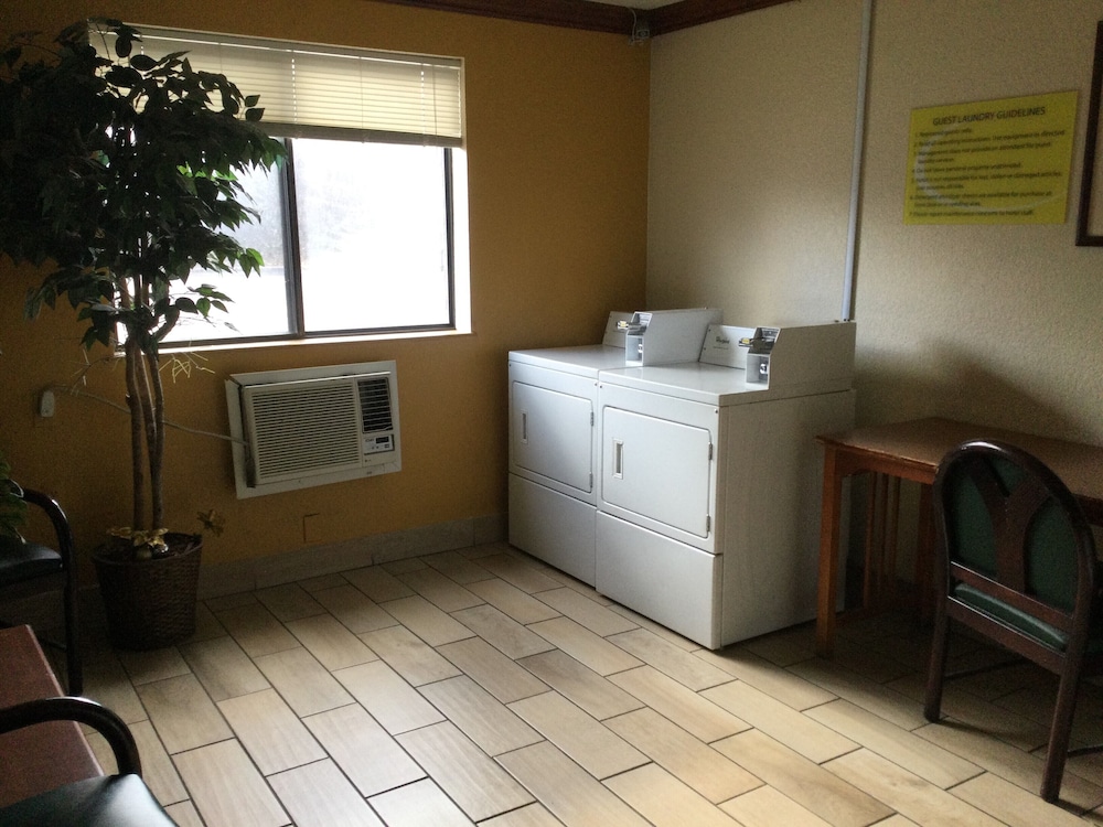 Super 8 by Wyndham Canton Livonia Area - photo 23