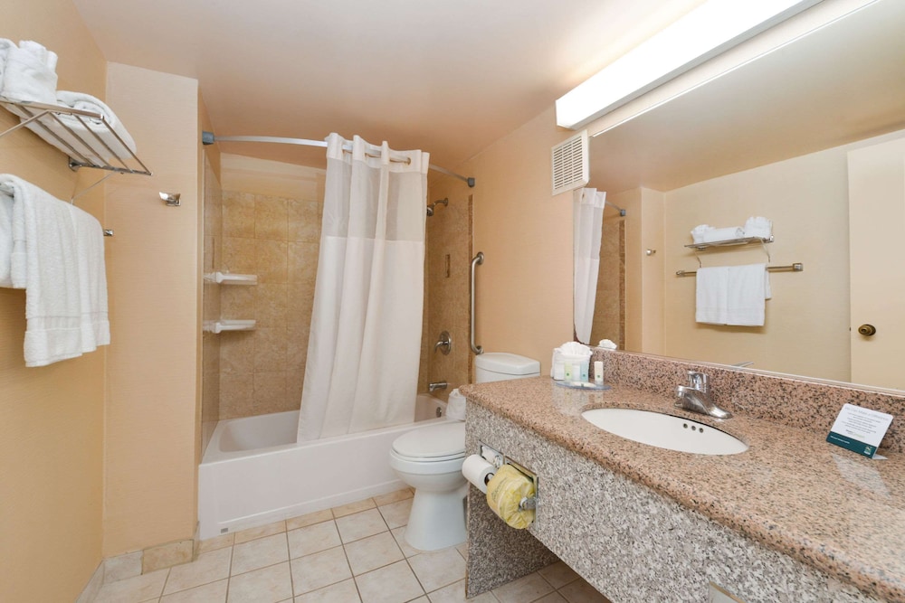 Quality Inn & Suites Walnut City Of Industry - photo 30