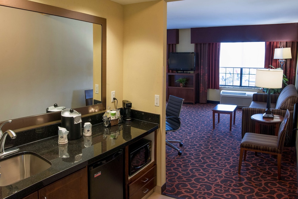 Hampton Inn & Suites Watertown - photo 45