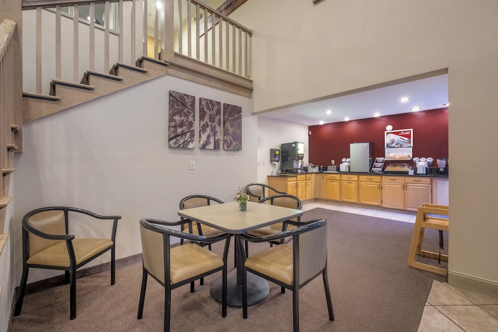 Red Roof Inn Clifton Park - photo 8