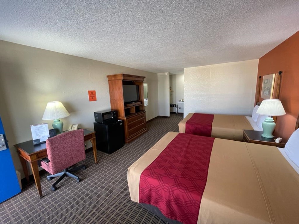 Knights Inn By Capital O Emporia I 35 - photo 57