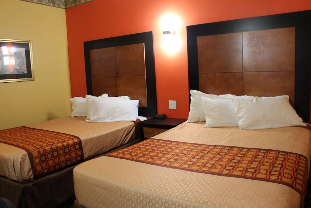 Magnolia Inn And Suites - photo 12