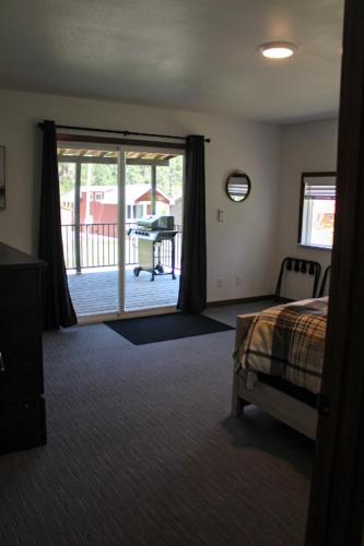 Cabin 6 at Horse Creek Resort - photo 12