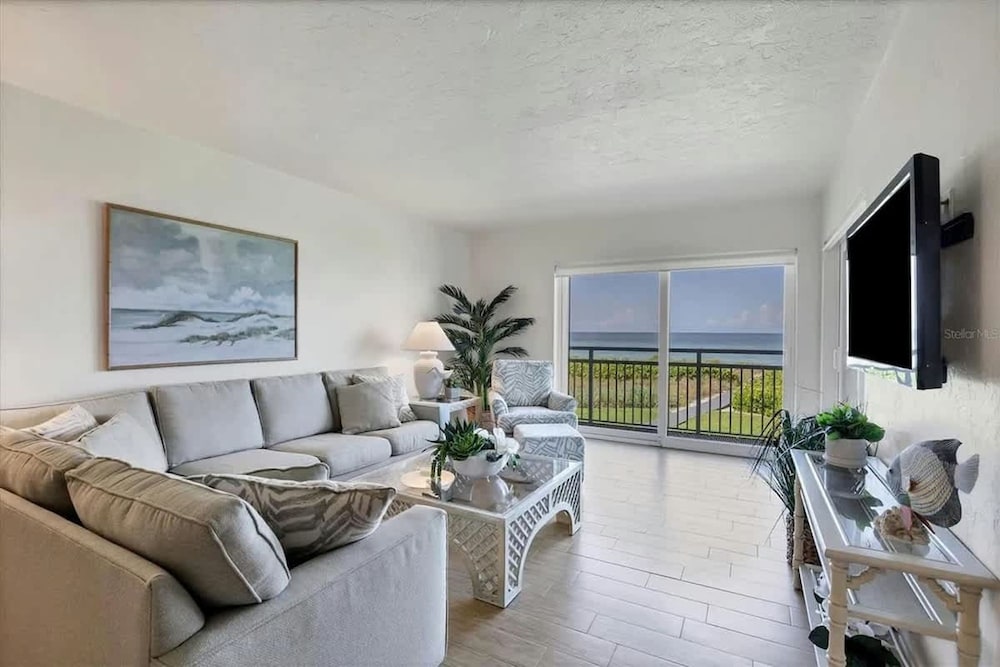 Luxury Beachfront Retreat on Longboat Key — 4-Star Luxury Hotel in Longboat Key, United States