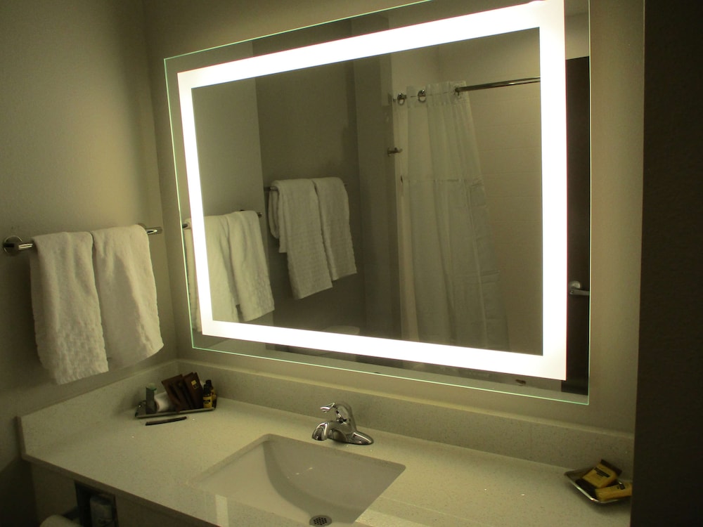 Merica Inn & Suites - photo 15