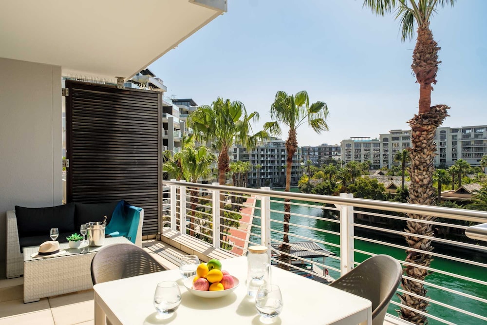 Stylish Retreat With Marina Views at Juliette 307