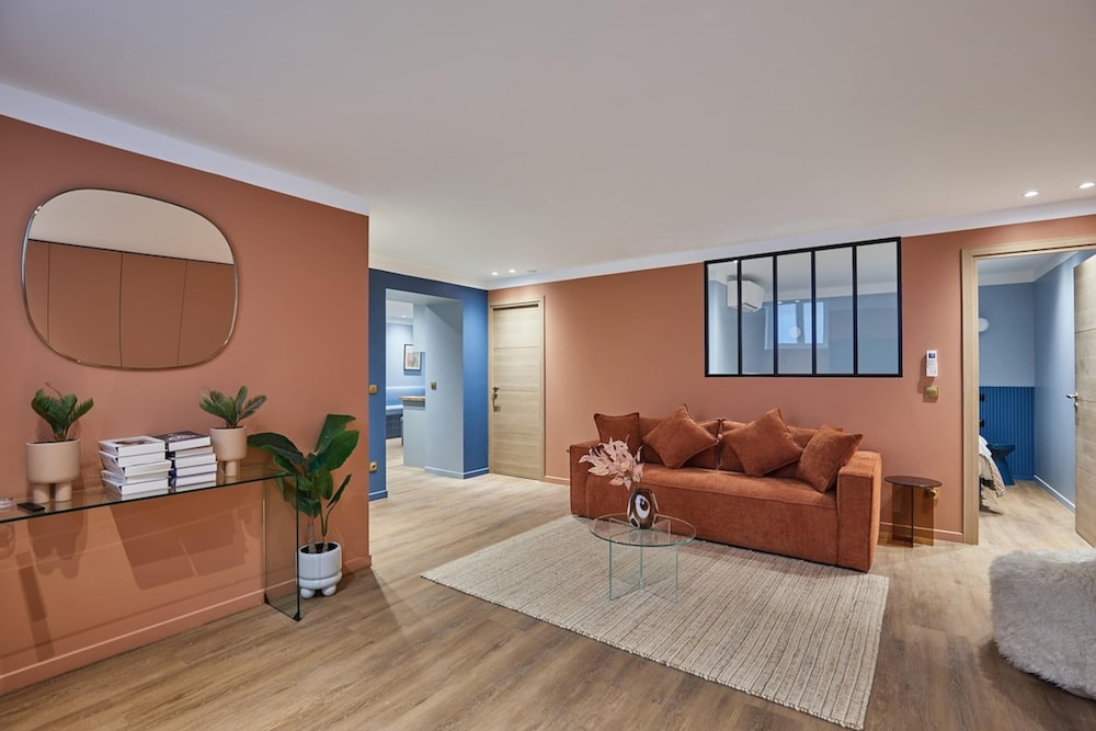 Superb AC Apartment Center of Paris — 4-Star Luxury Hotel in Paris, France
