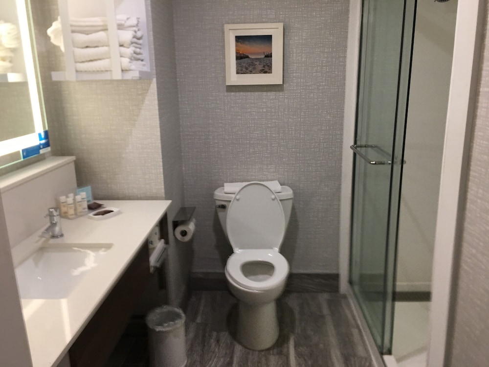 Hampton Inn Old Bridge - photo 11
