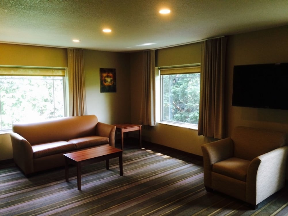 East Avenue Inn & Suites - photo 17