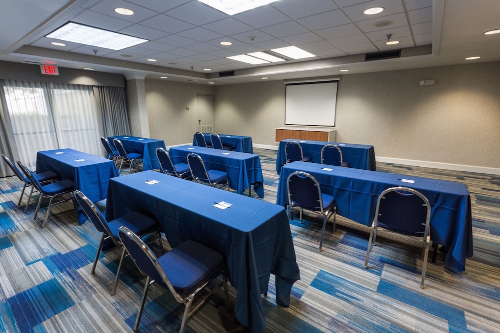 Holiday Inn Express Hotel & Suites Wilmington University Ctr by IHG - photo 29