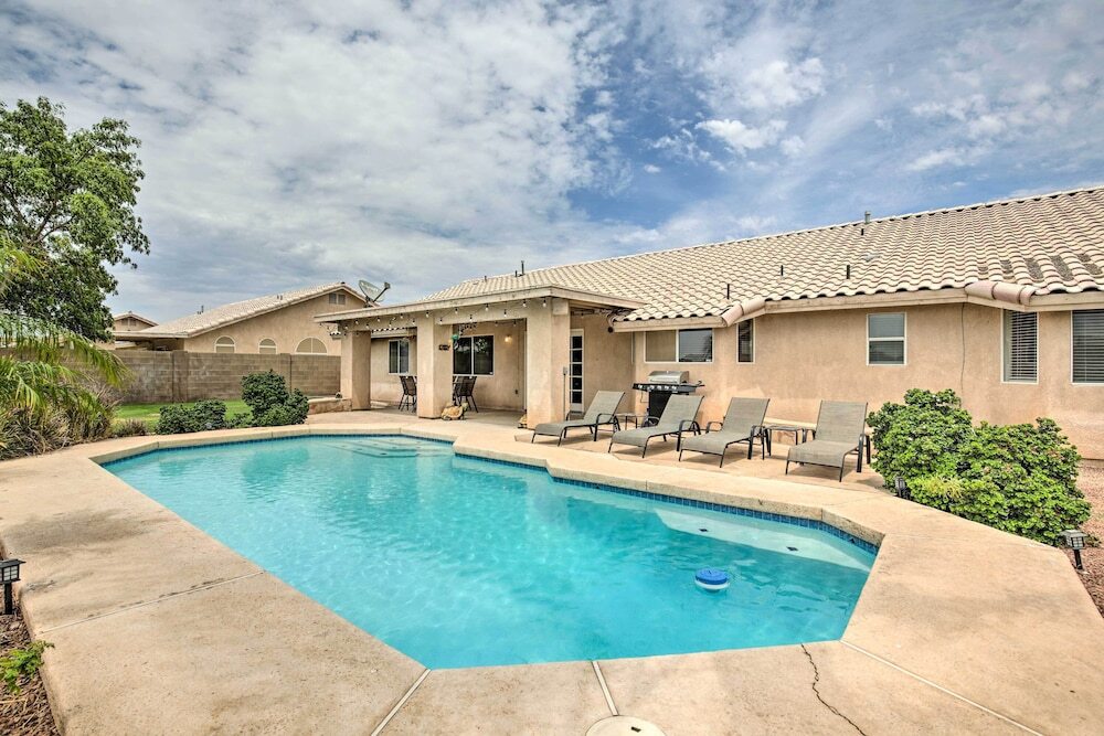 Sunny Yuma Retreat W Private Pool Grill — Yuma