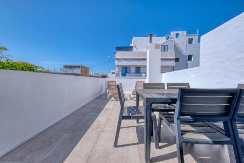 Noa Apartment — 4-Star Luxury Hotel in Puerto Del Carmen, Spain