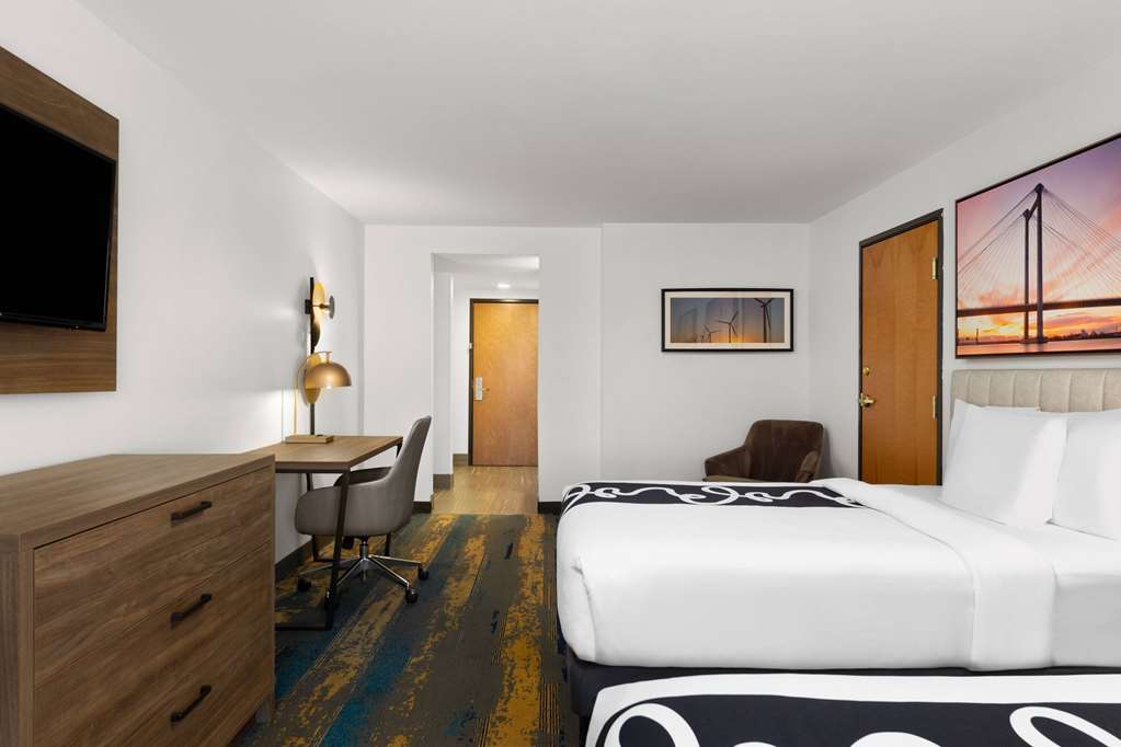 La Quinta Inn & Suites by Wyndham Kennewick - photo 48