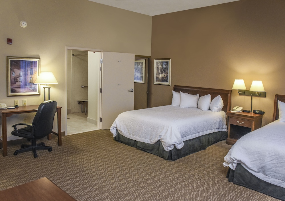 Hampton Inn & Suites Youngstown Canfield - photo 27