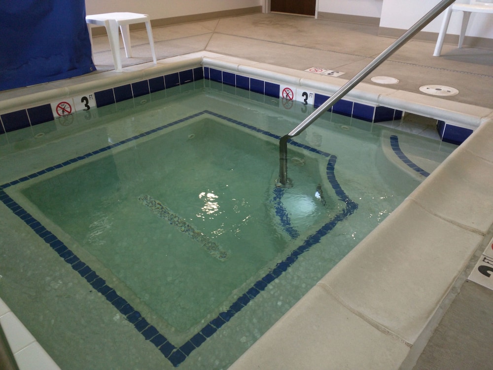 Microtel Inn And Suites Minot - photo 16