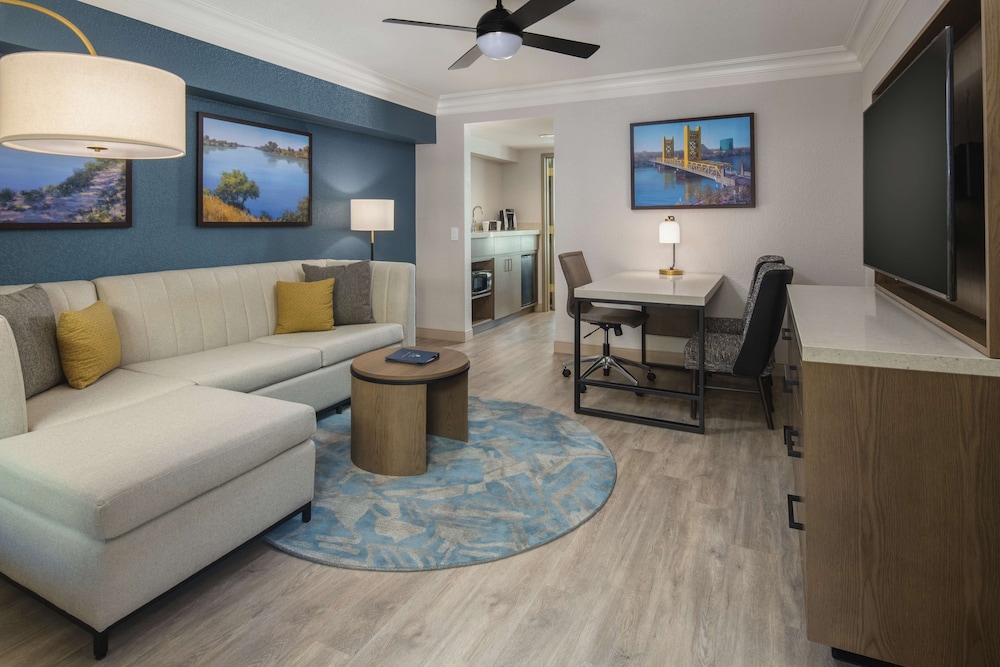 Embassy Suites by Hilton Sacramento Riverfront Promenade - photo 8