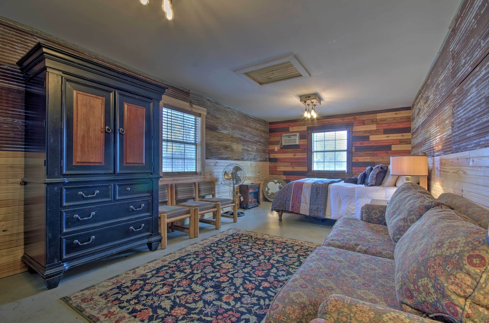 White River Getaway W Fire Pit Trout Fishing — Mountain View