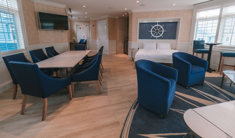 Madison Beach Hotel - photo 15