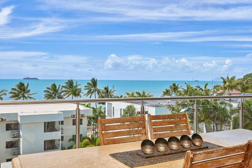 Stunning 2 3 Bed Penthouse Glorious Ocean Views — 4-Star Luxury Hotel in Trinity Beach, Australia