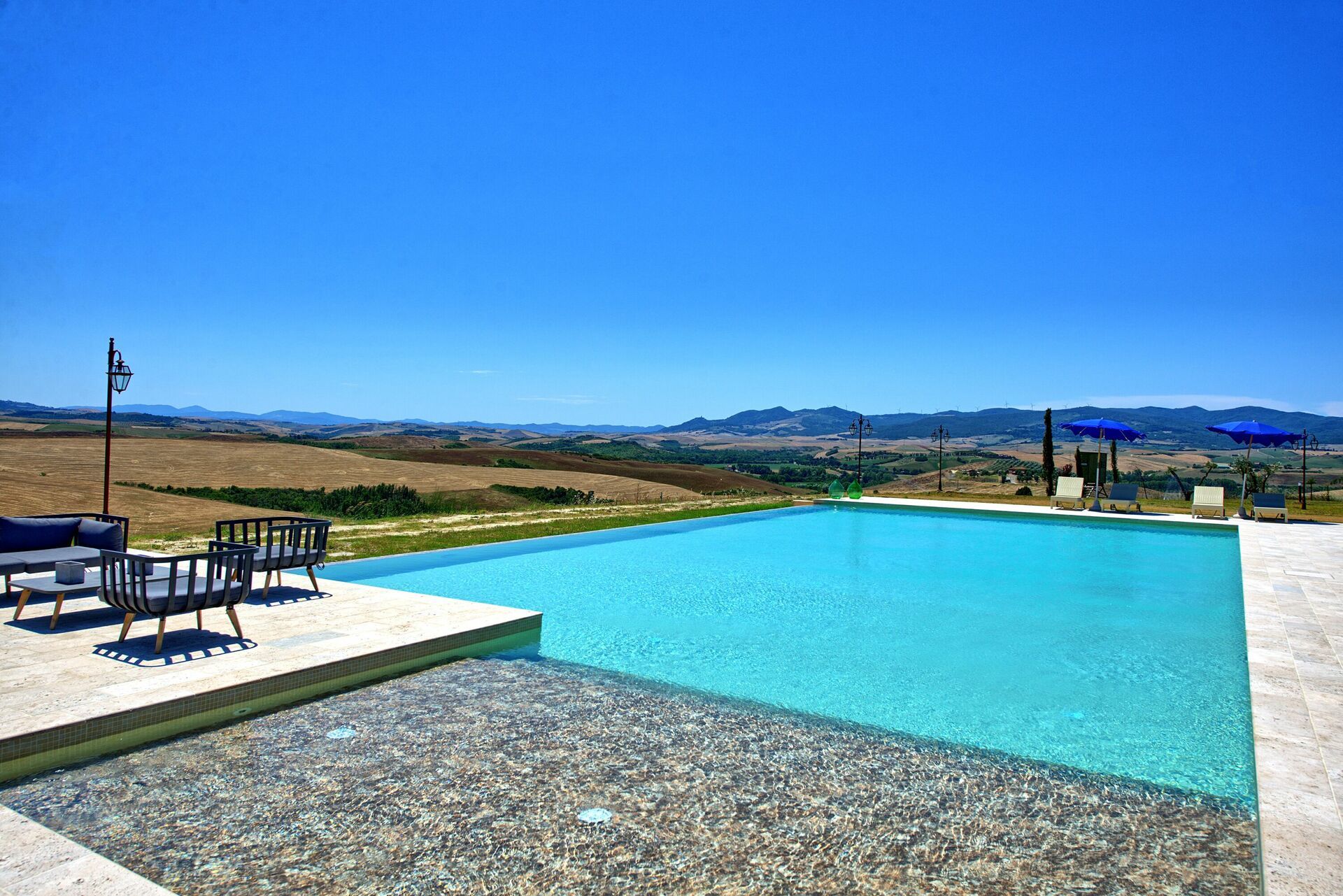 Villa Massimiliano by PosarelliVillas — 4-Star Luxury Hotel in Volterra, Italy