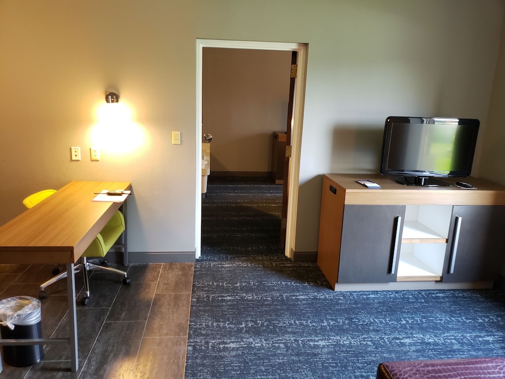 Hampton Inn & Suites Newtown - photo 11