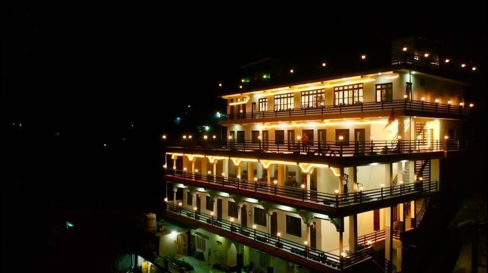 Shivlinga Villa — 5-Star Luxury Hotel in Barkot, India