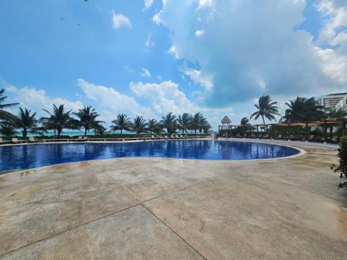 Habitación Privada en la Playa de Cancun y junto al Ferry que va a Isla Mujeres