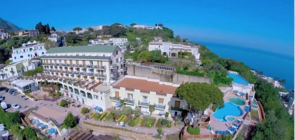Suisse Thermal Village — 4-Star Luxury Hotel in Casamicciola Terme, Italy